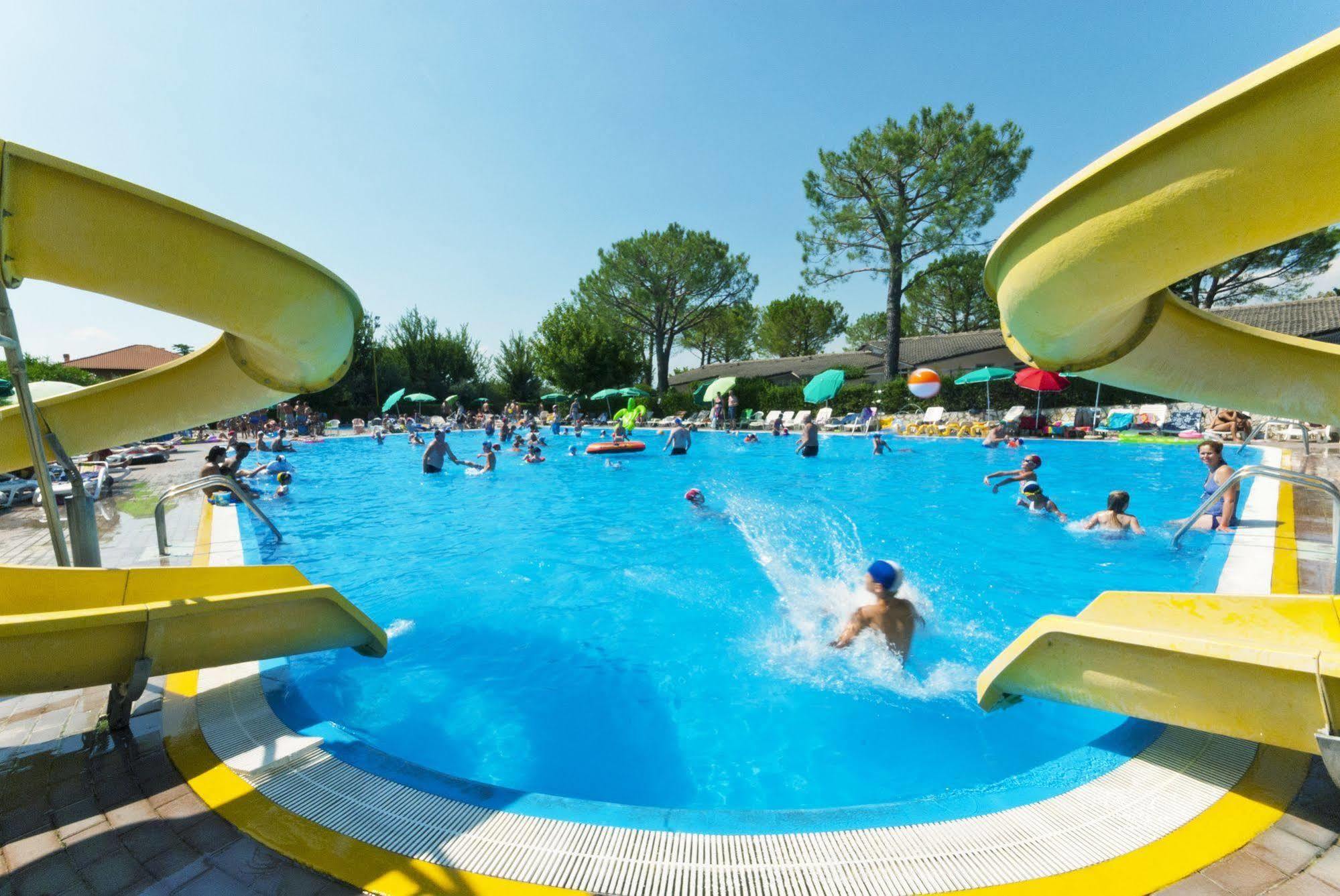 Happy Camp Mobile Homes In Camping Cisano San Vito Bardolino Buitenkant foto