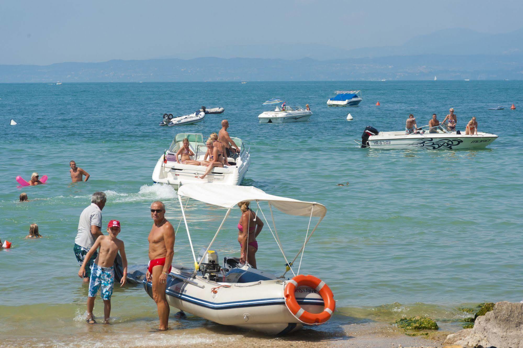 Happy Camp Mobile Homes In Camping Cisano San Vito Bardolino Buitenkant foto