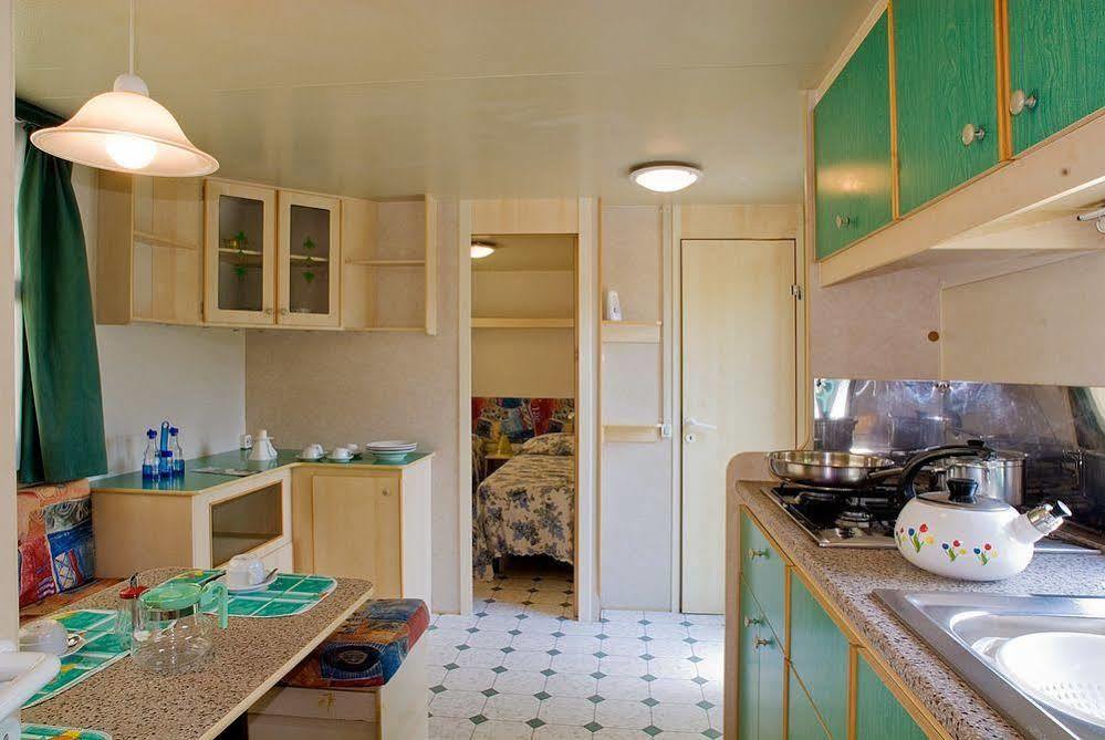 Happy Camp Mobile Homes In Camping Cisano San Vito Bardolino Buitenkant foto