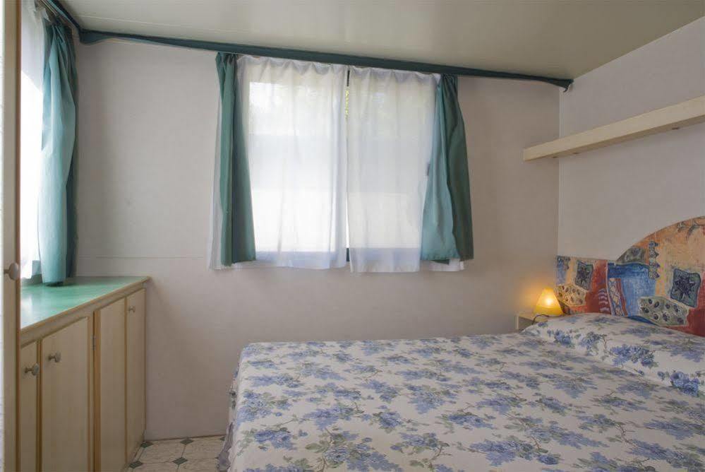 Happy Camp Mobile Homes In Camping Cisano San Vito Bardolino Buitenkant foto