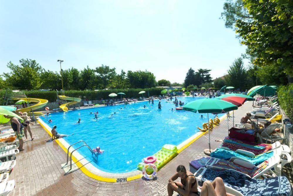 Happy Camp Mobile Homes In Camping Cisano San Vito Bardolino Buitenkant foto