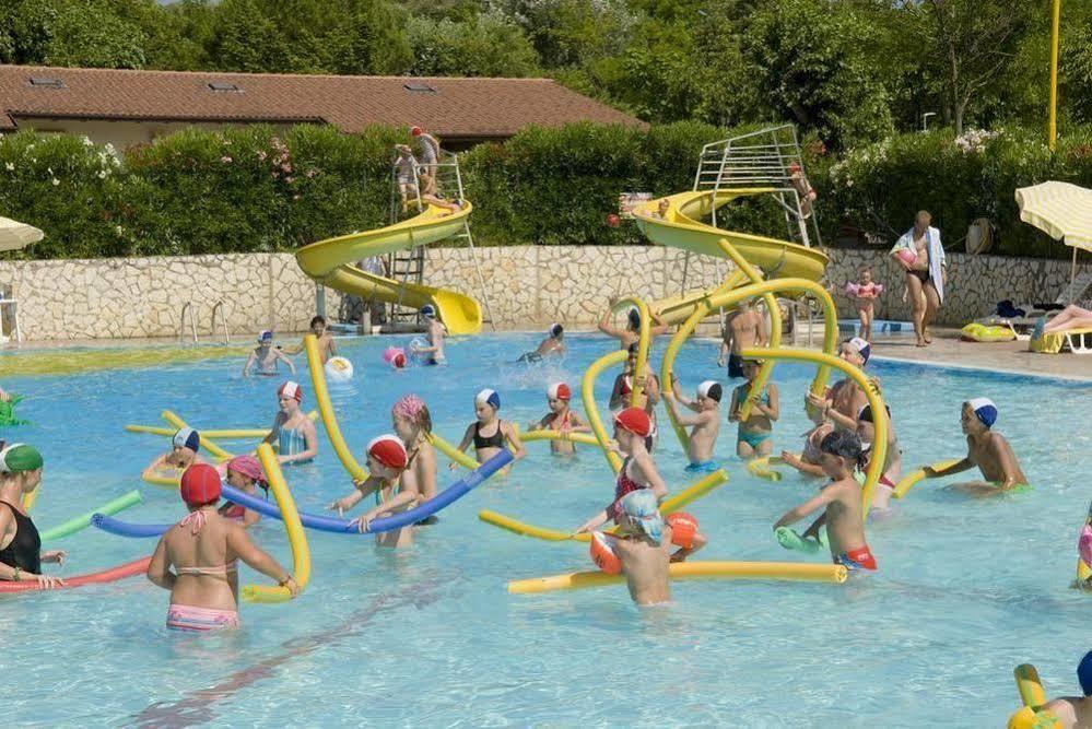 Happy Camp Mobile Homes In Camping Cisano San Vito Bardolino Buitenkant foto