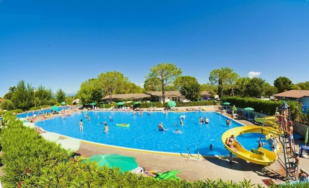Happy Camp Mobile Homes In Camping Cisano San Vito Bardolino Buitenkant foto