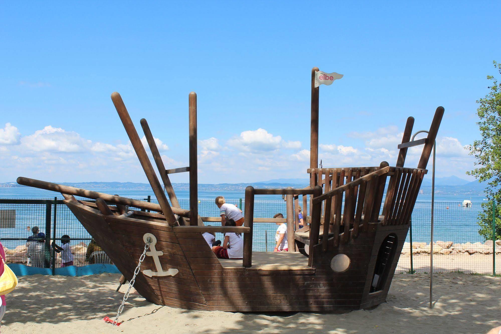 Happy Camp Mobile Homes In Camping Cisano San Vito Bardolino Buitenkant foto