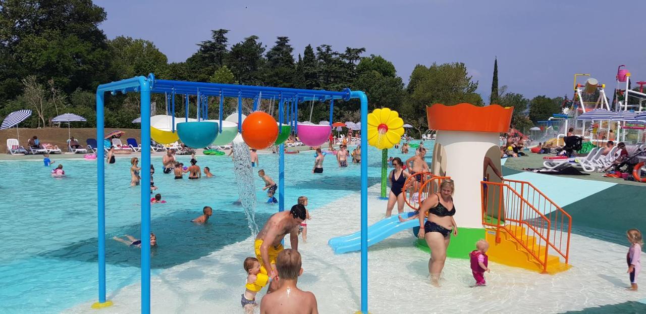 Happy Camp Mobile Homes In Camping Cisano San Vito Bardolino Buitenkant foto