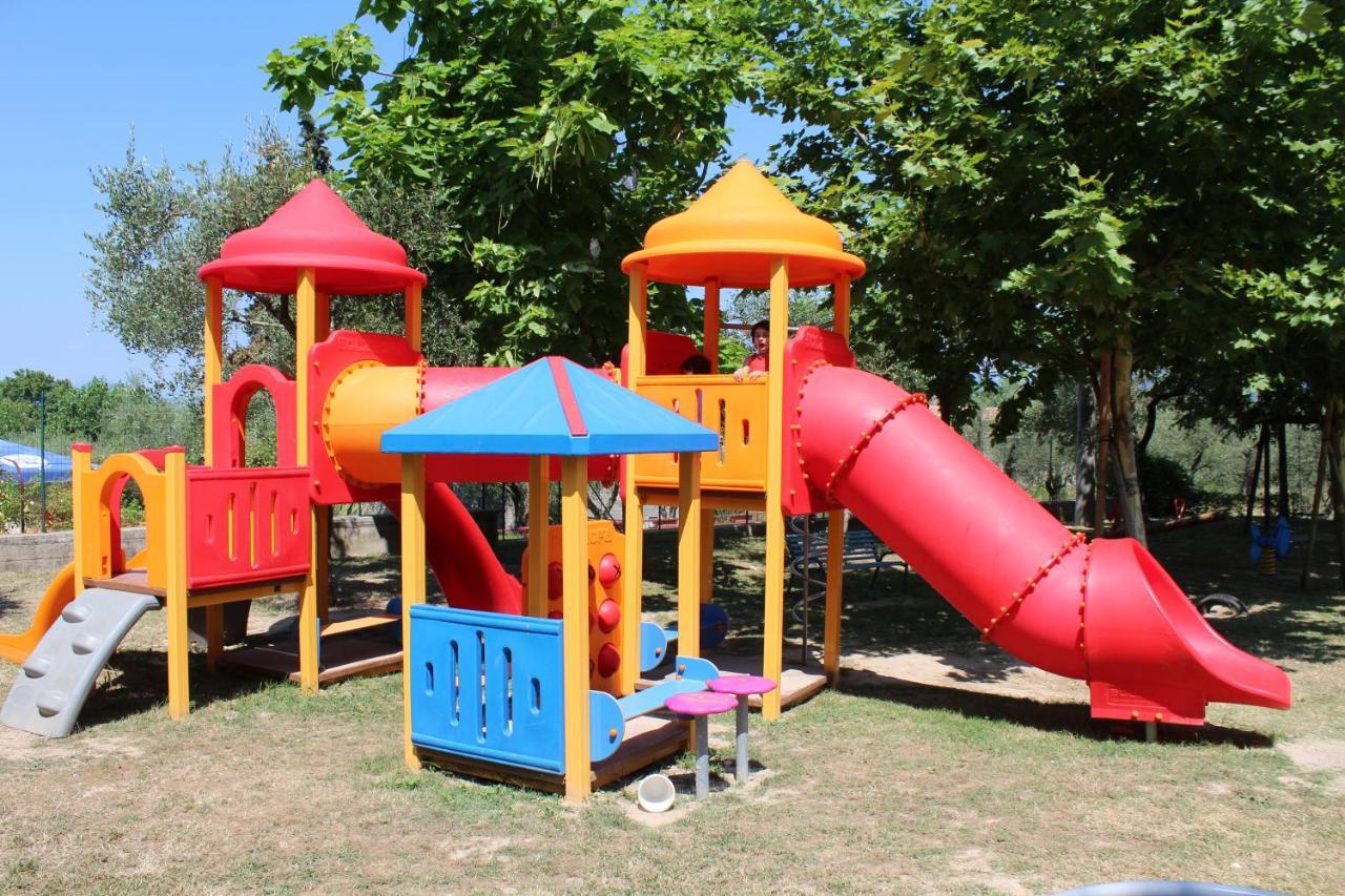 Happy Camp Mobile Homes In Camping Cisano San Vito Bardolino Buitenkant foto
